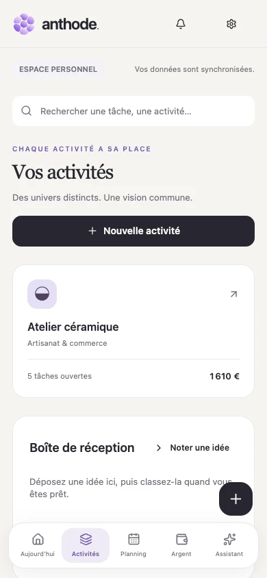L’écran Activités d’Anthode : l’activité Atelier céramique avec ses tâches ouvertes et son montant encaissé, puis la boîte de réception pour noter une idée à classer plus tard.